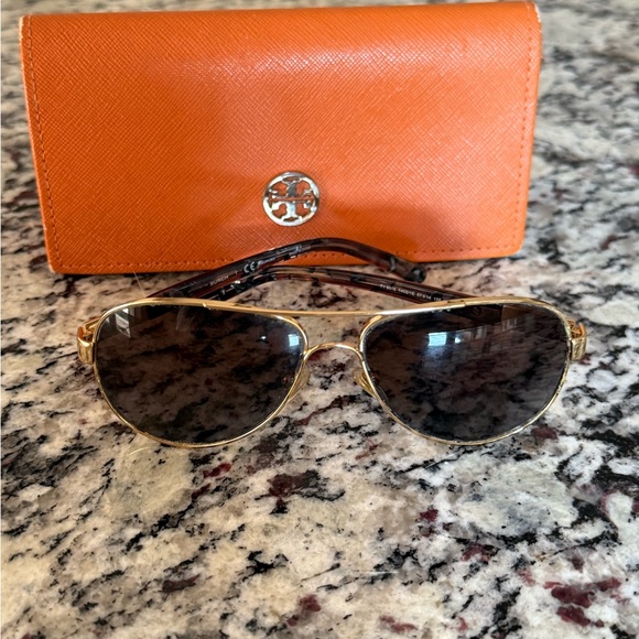 Tory Burch Gold Aviator Sunglasses with case - Picture 3 of 3